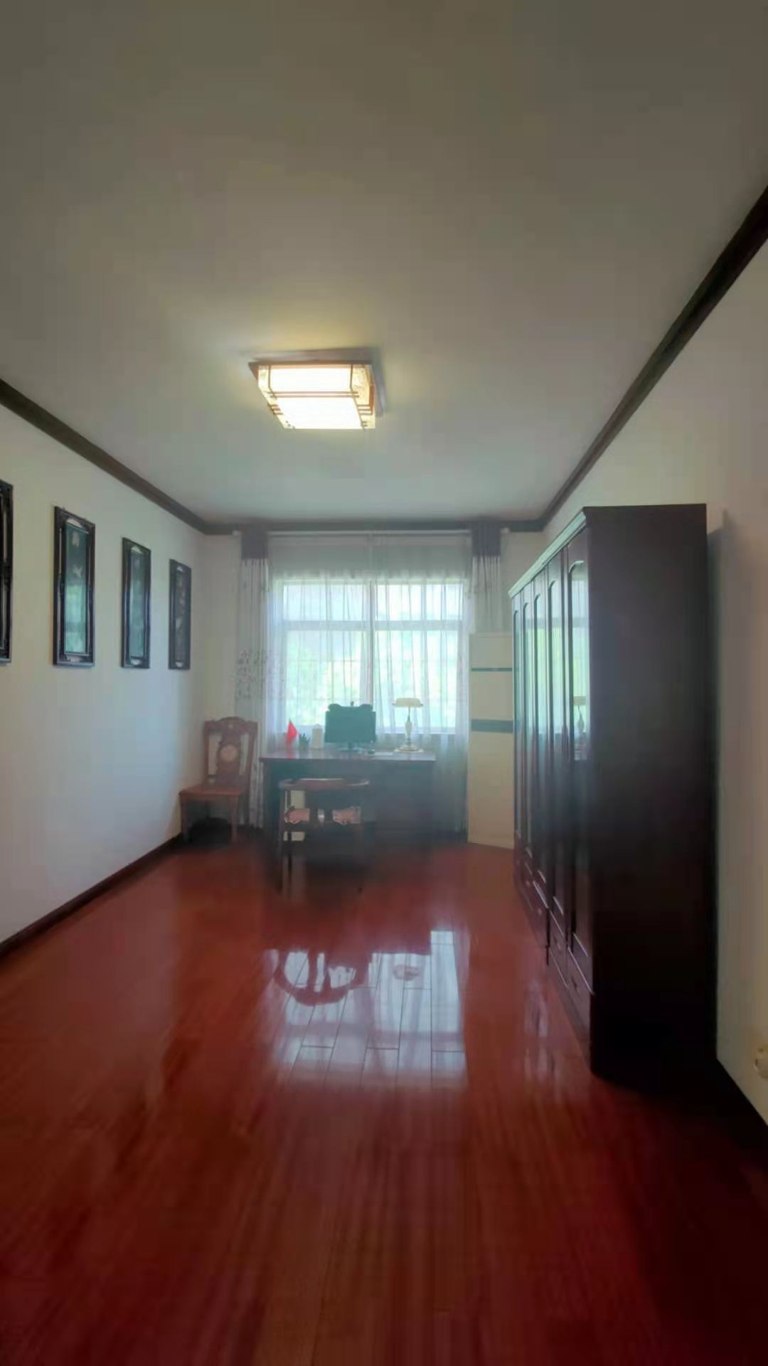 楚天花园 4室2厅2卫 82.00万 楚天花园 4室2厅2卫 82.00万客厅