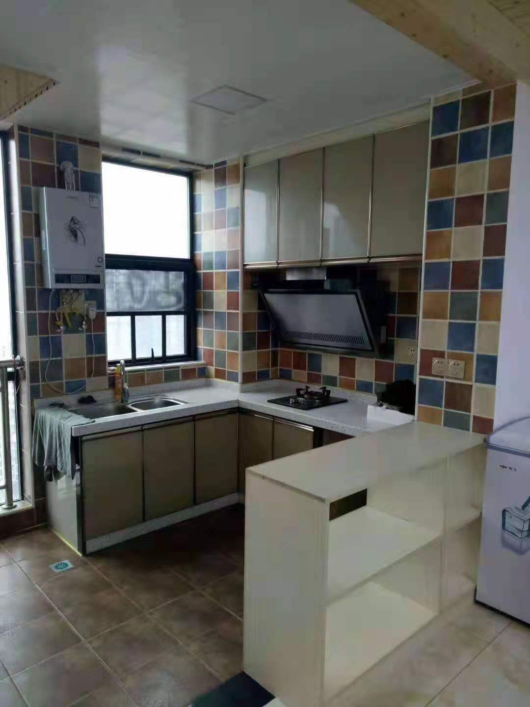 九圆大厦  2室1厅1卫    56.8万 九圆大厦  2室1厅1卫    56.8万客厅