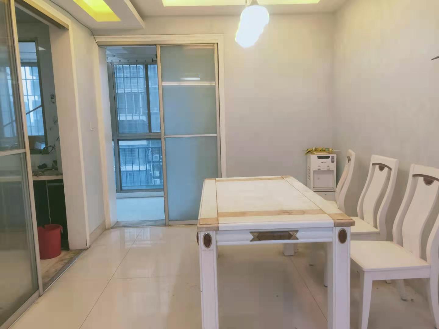 东方豪苑  3室2厅1卫   2000.00元/月室内图
