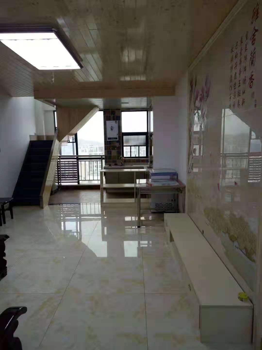 九圆大厦  2室1厅1卫    56.8万 九圆大厦  2室1厅1卫    56.8万客厅