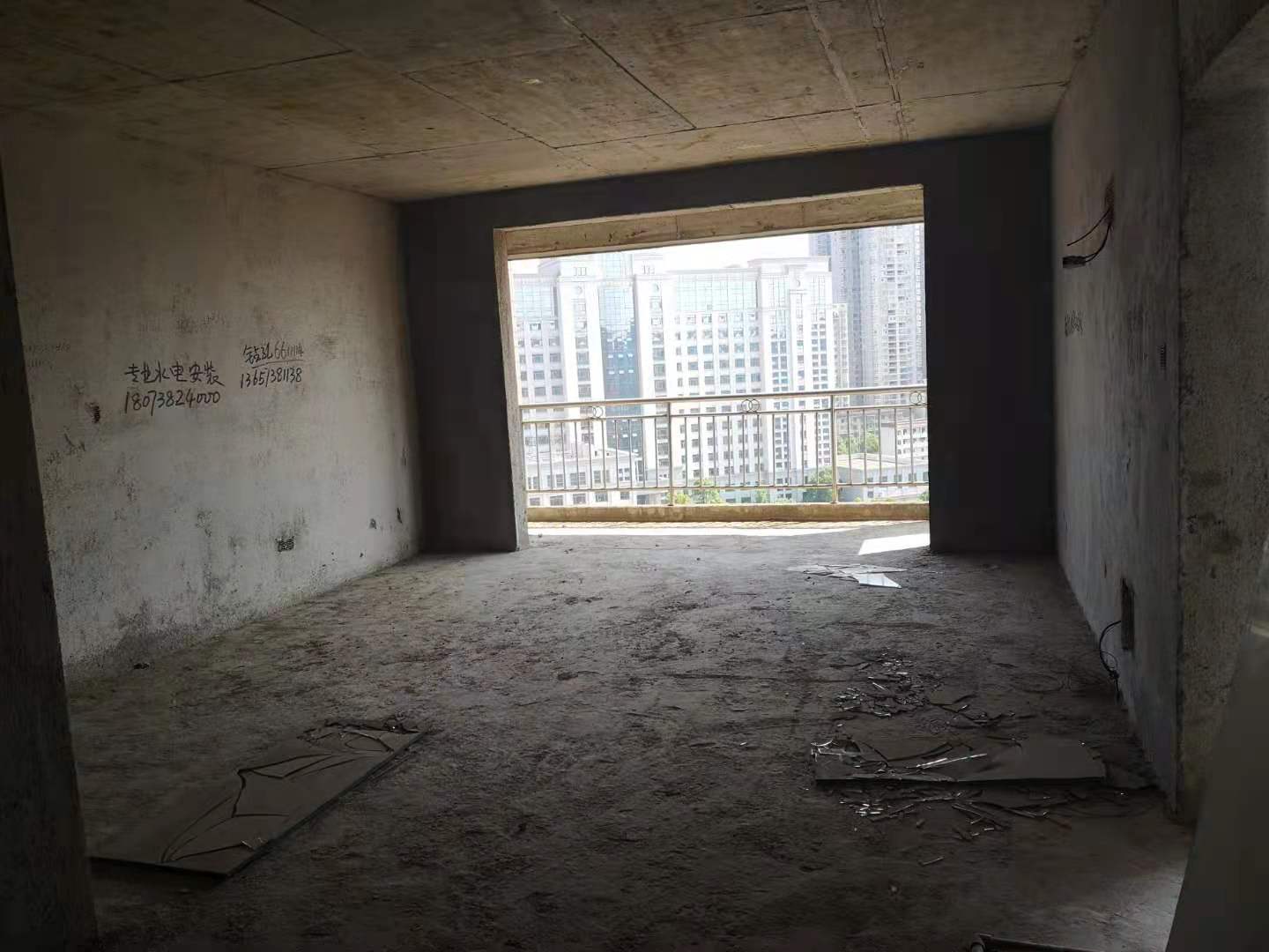 娄底司法  4室2厅2卫    86.8万 娄底司法  4室2厅2卫    86.8万客厅