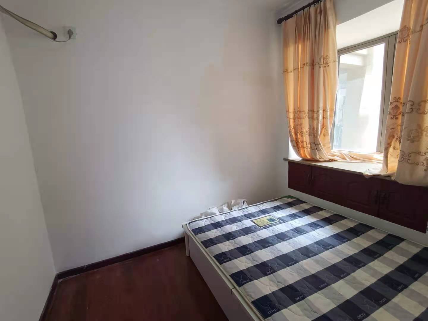 南湖国际6期  3室1厅2卫    3500.0元/月 南湖国际6期  3室1厅2卫    3500.0元/月室内图