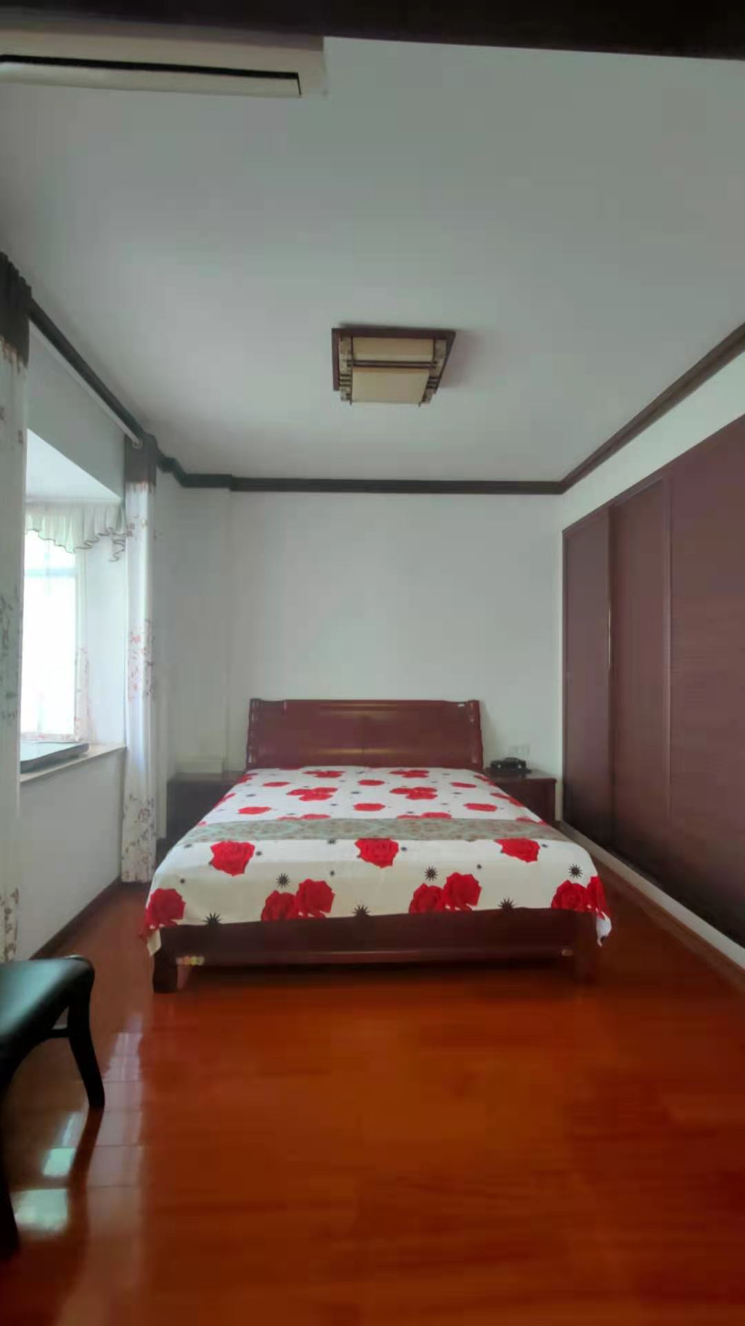 楚天花园 4室2厅2卫 82.00万 楚天花园 4室2厅2卫 82.00万客厅