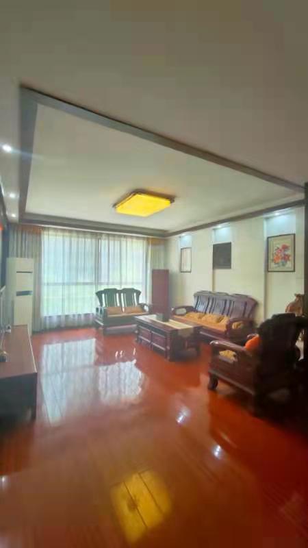 楚天花园 4室2厅2卫 82.00万 楚天花园 4室2厅2卫 82.00万客厅