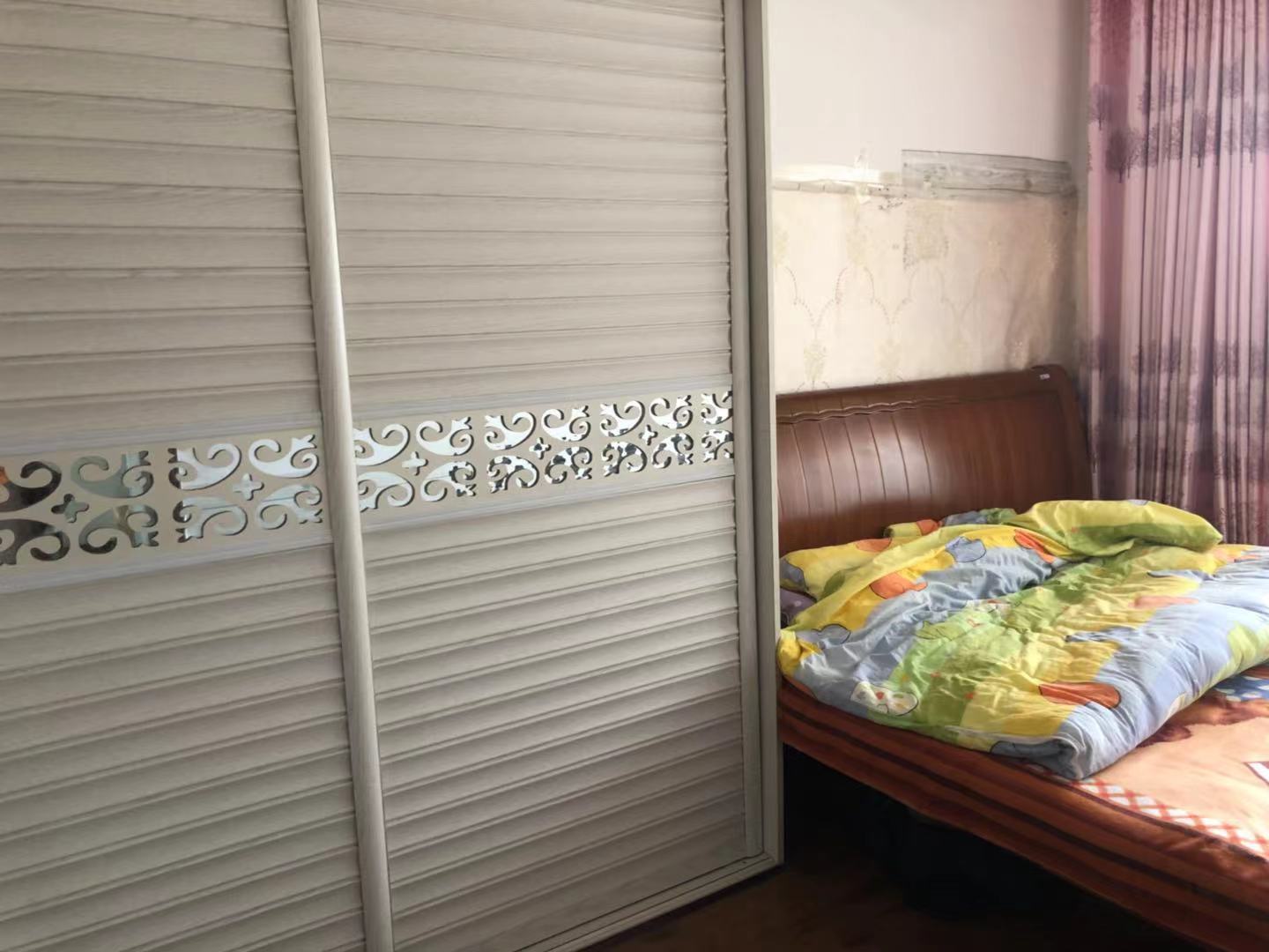 滨江水岸  3室2厅1卫    52.0万 滨江水岸  3室2厅1卫    52.0万卧室