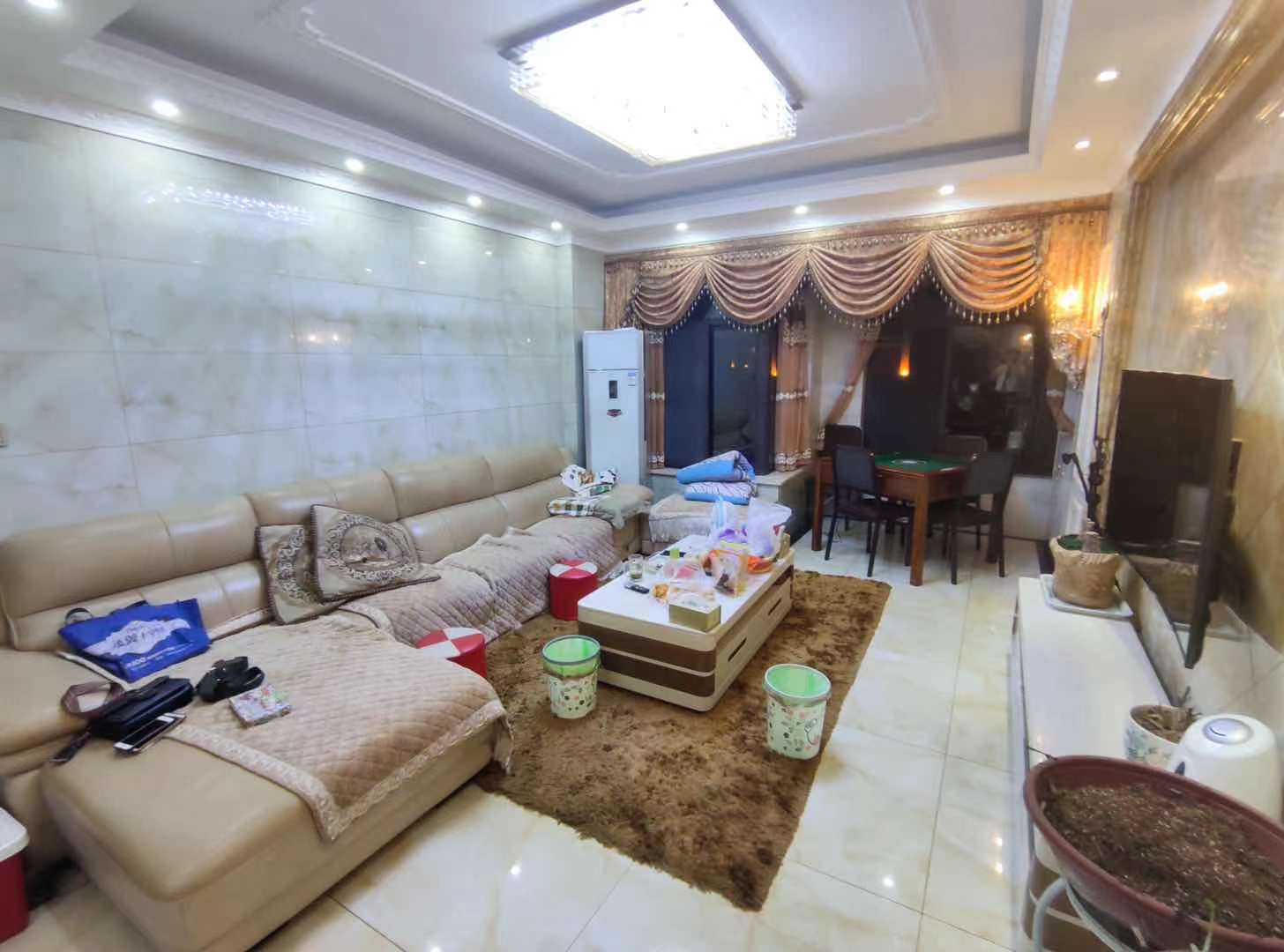 旺城天悦领秀香江  3室2厅2卫    99.8万 旺城天悦领秀香江  3室2厅2卫    99.8万客厅