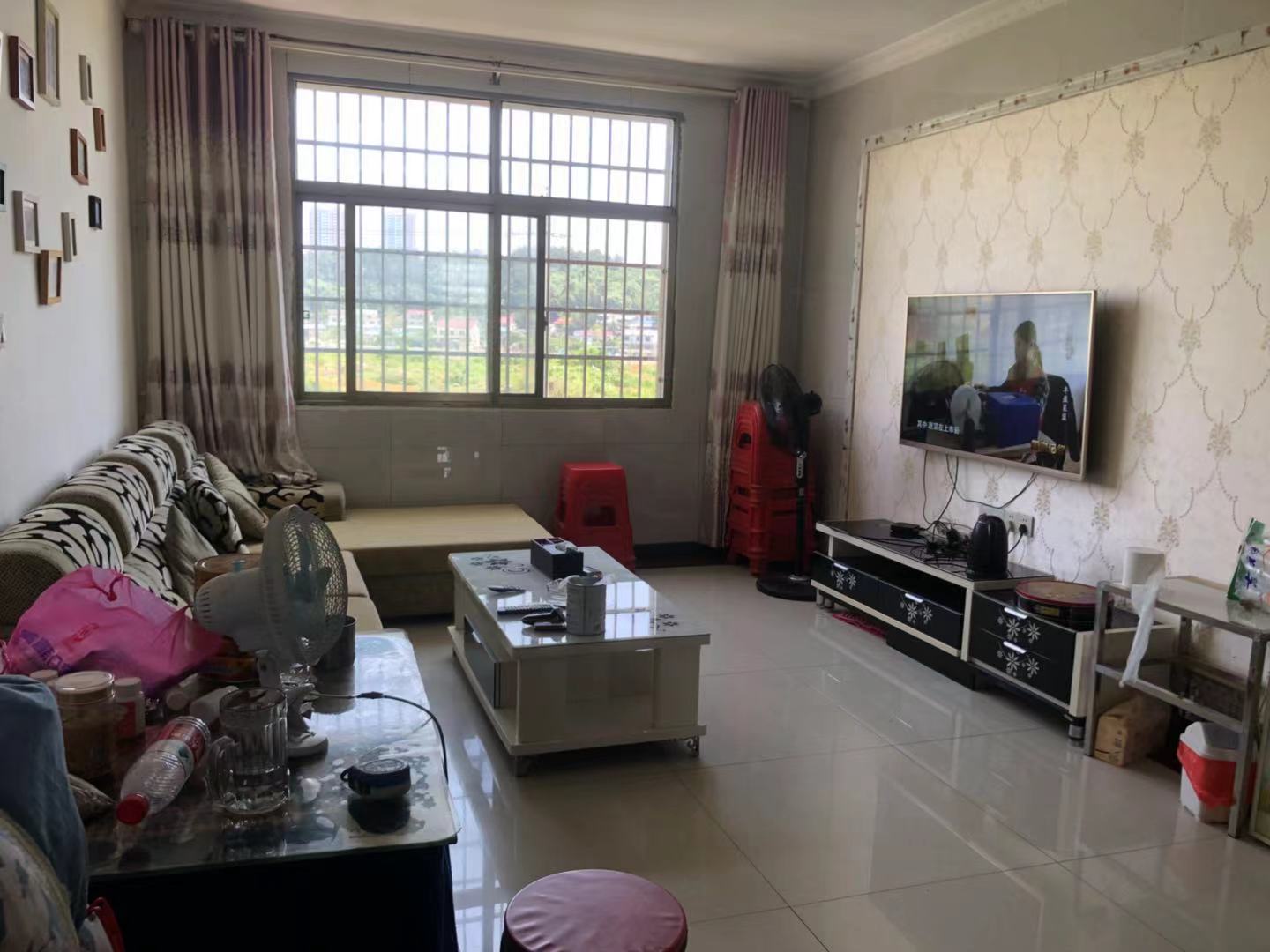 滨江水岸  3室2厅1卫    52.0万 滨江水岸  3室2厅1卫    52.0万客厅