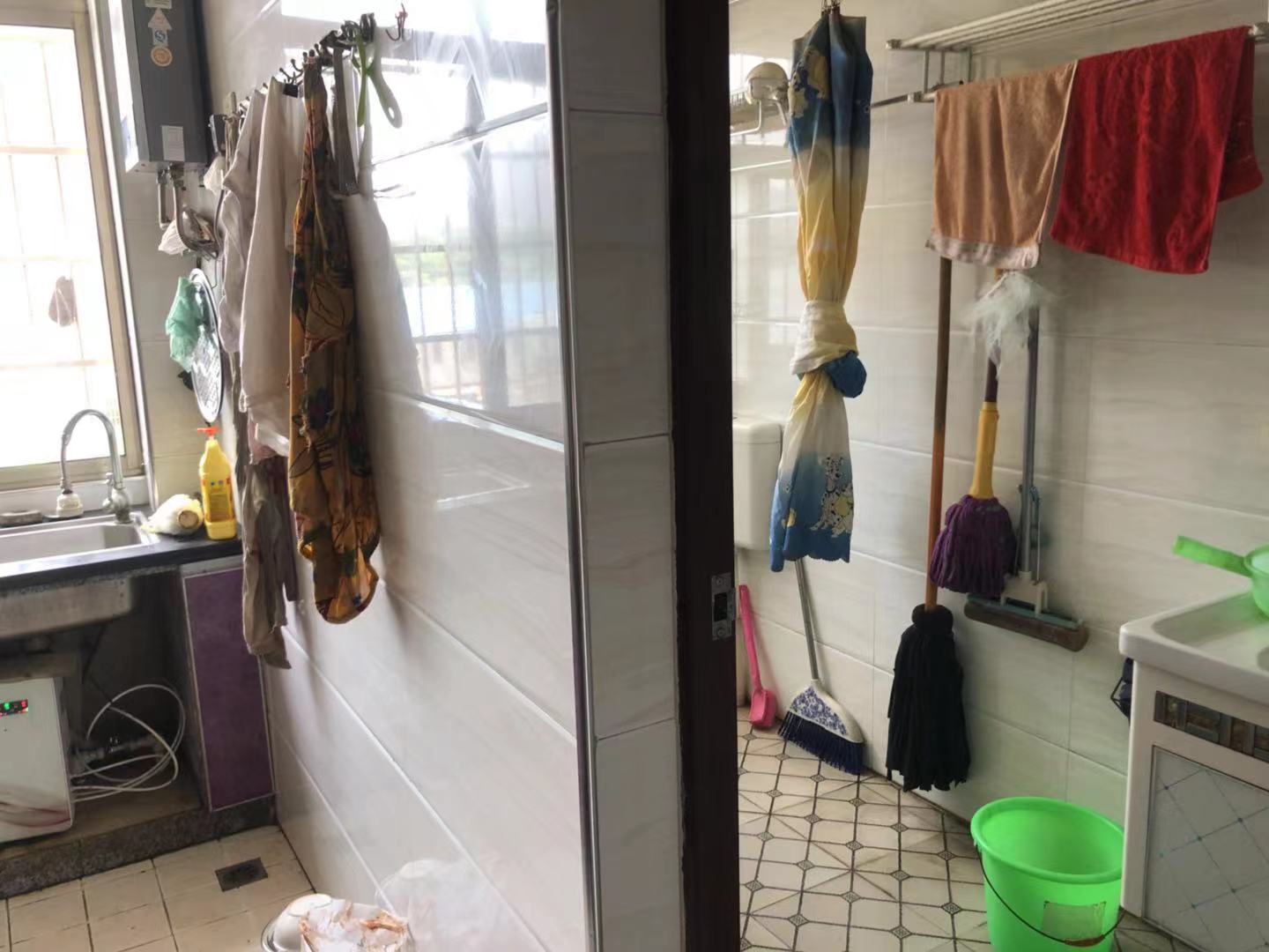 滨江水岸  3室2厅1卫    52.0万 滨江水岸  3室2厅1卫    52.0万客厅