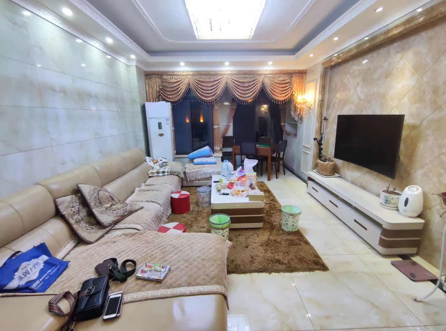 旺城天悦领秀香江  3室2厅2卫    99.8万 旺城天悦领秀香江  3室2厅2卫    99.8万客厅