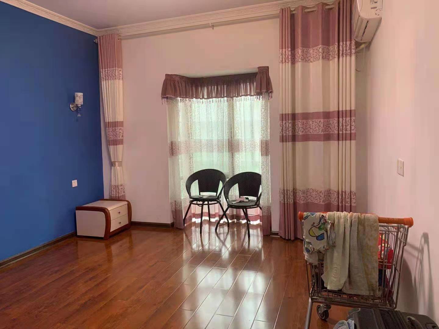 山水名苑  3室2厅2卫    72.8万 山水名苑  3室2厅2卫    72.8万卧室