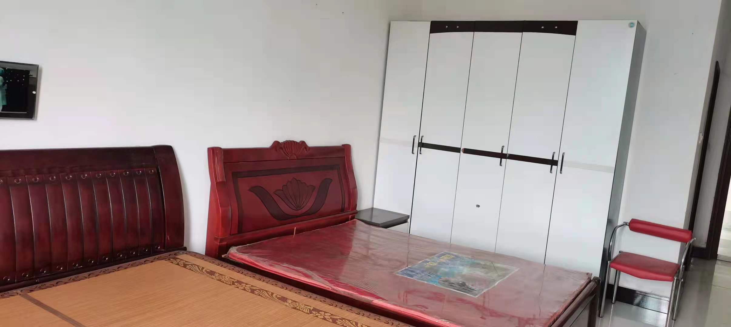 万城国际灯饰城  1室1厅1卫    19.8万卧室