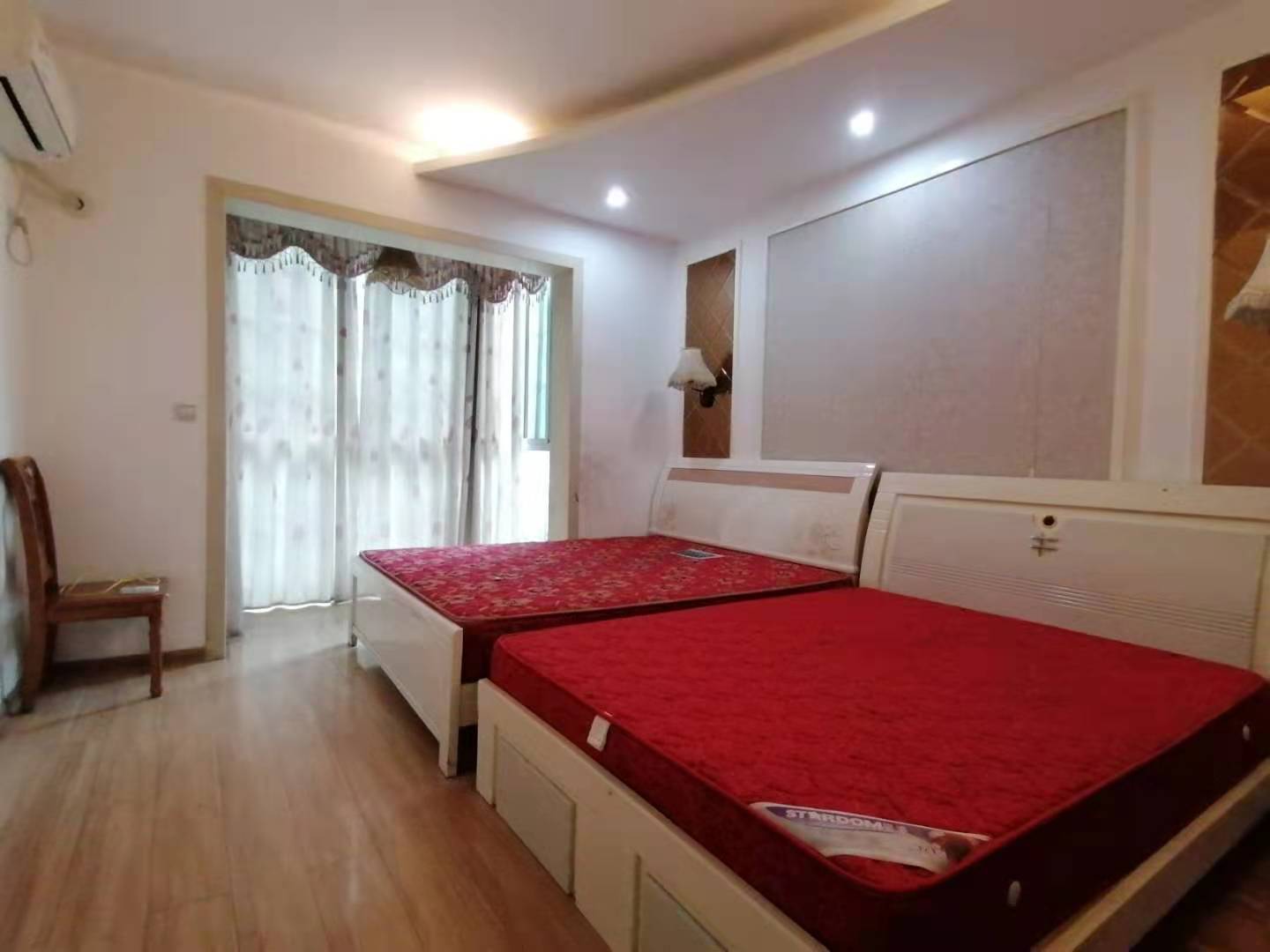 明兴花苑  4室2厅2卫   2400.00元/月室内图
