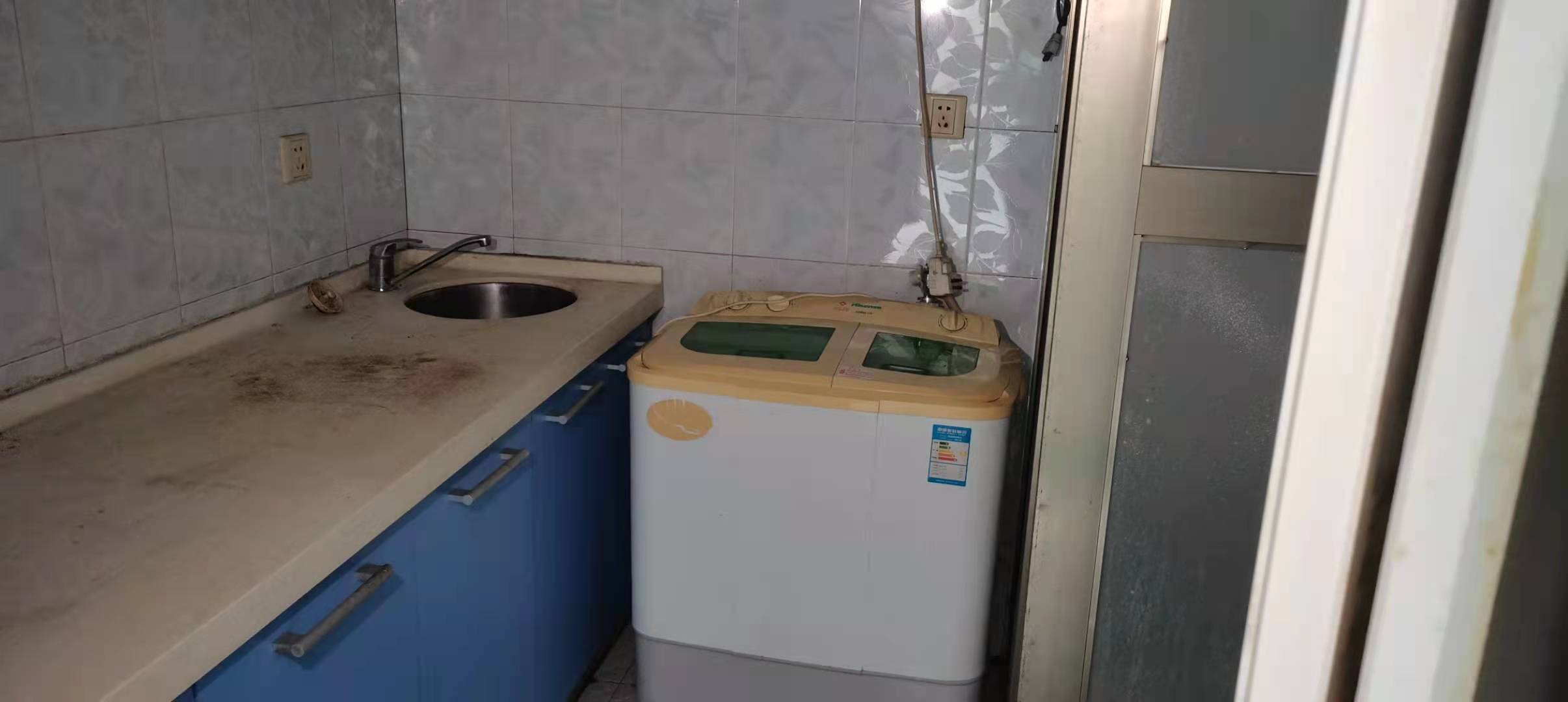 万城国际灯饰城  1室1厅1卫    19.8万