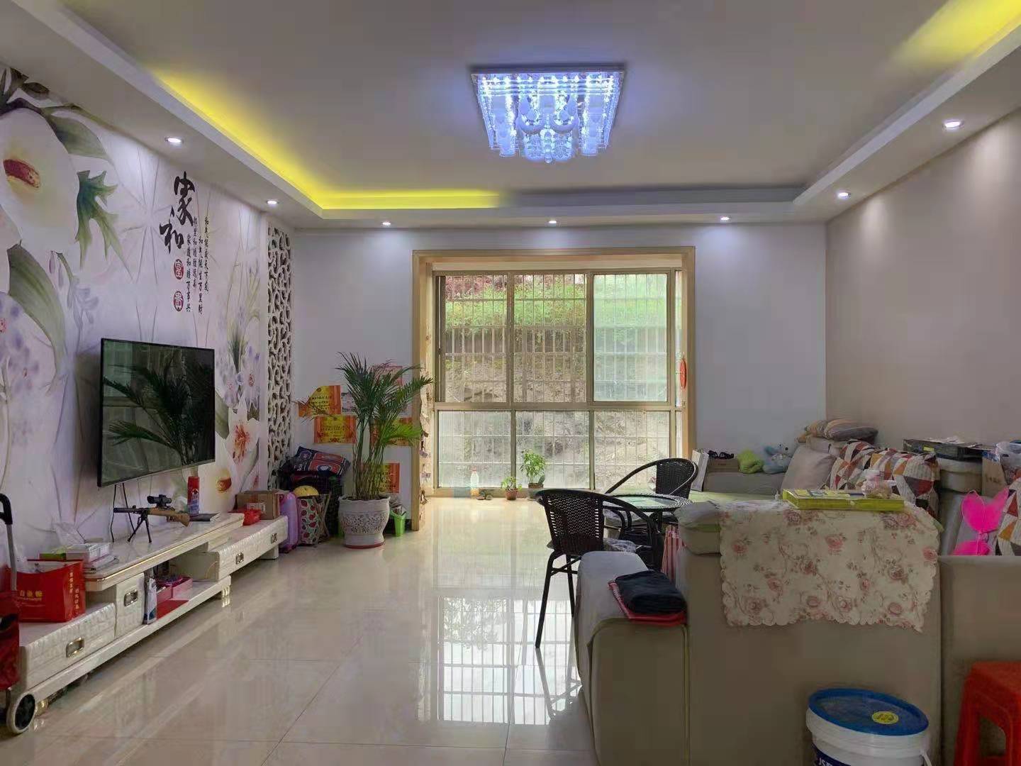 山水名苑  3室2厅2卫    72.8万 山水名苑  3室2厅2卫    72.8万客厅