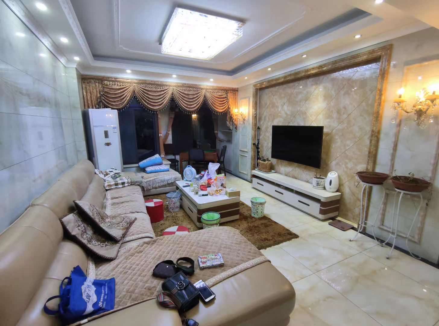 旺城天悦领秀香江  3室2厅2卫    99.8万 旺城天悦领秀香江  3室2厅2卫    99.8万客厅