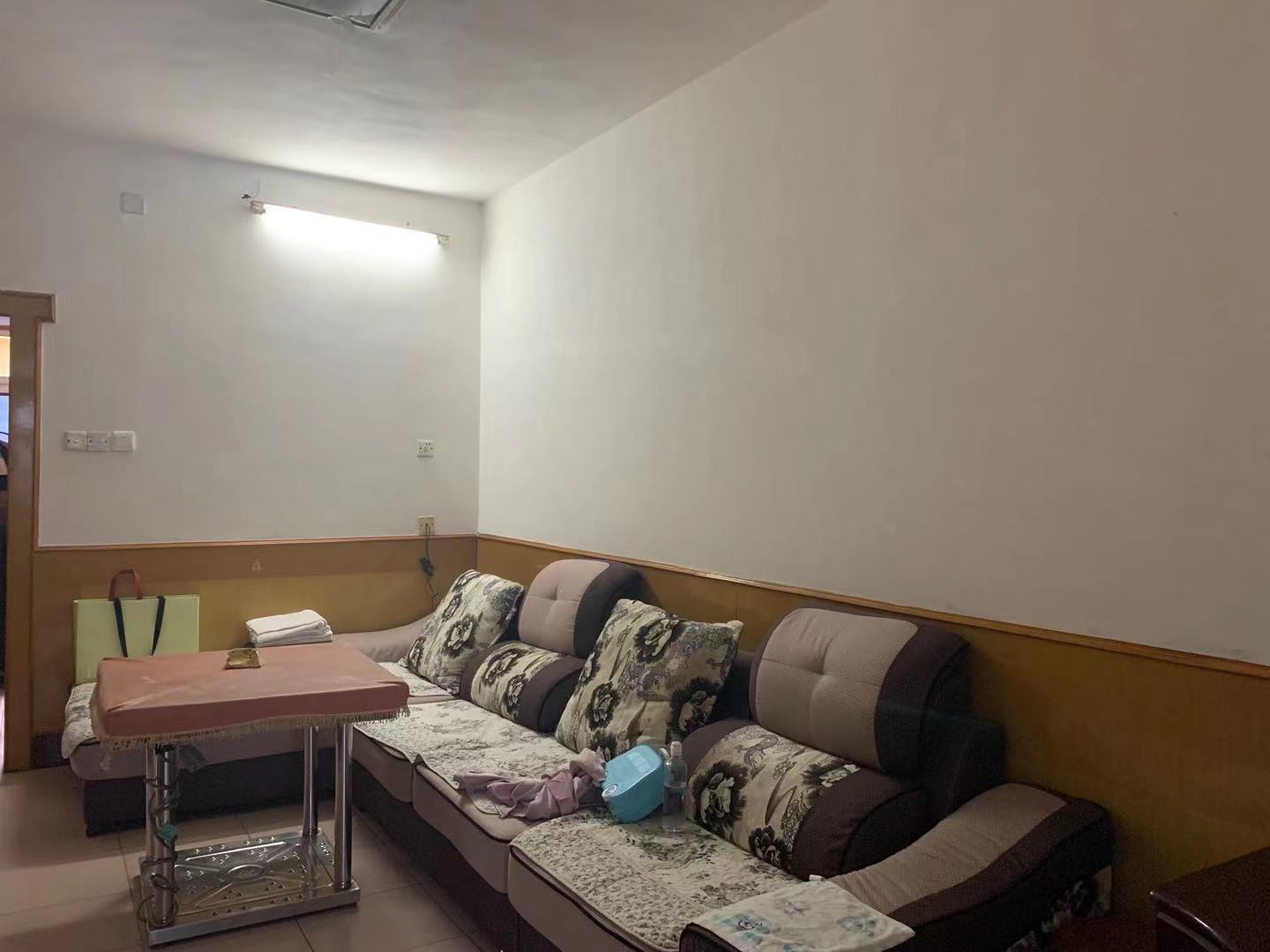 湘中大厦 2室1厅1卫 48.8万 湘中大厦 2室1厅1卫 48.8万客厅