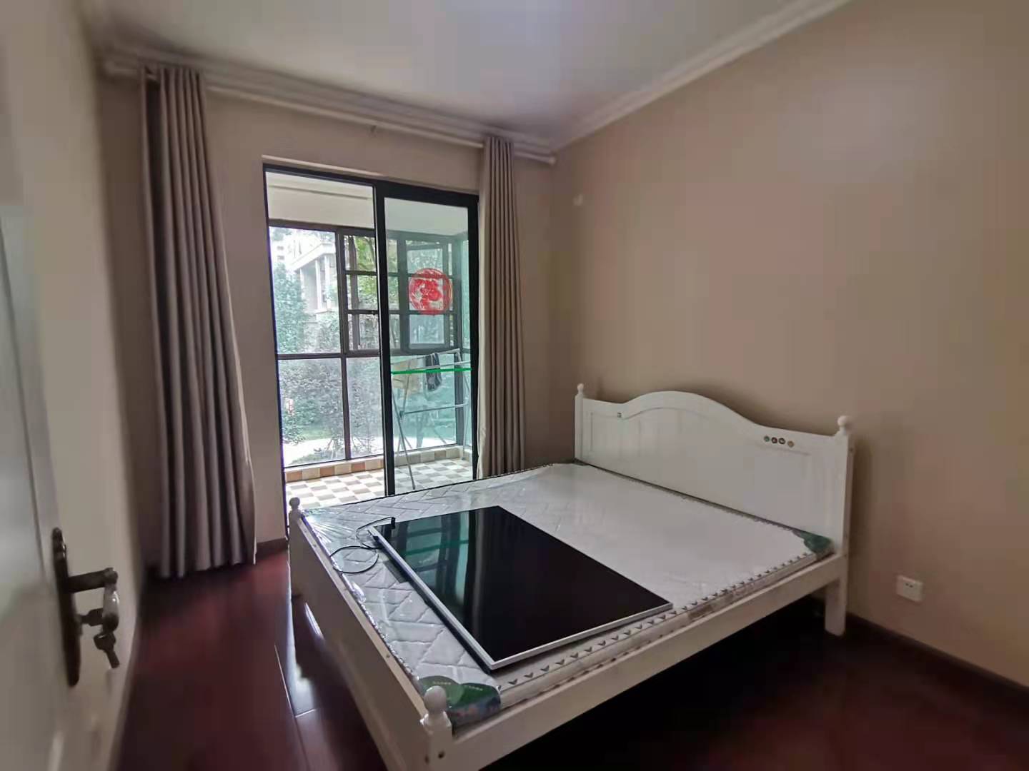 远大中央公园一期  3室2厅2卫    2600.0元/月室内图