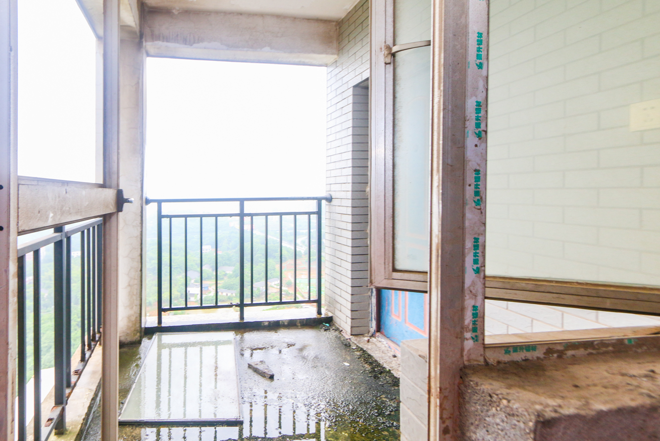 锑都家园  3室2厅2卫   81.00万其他