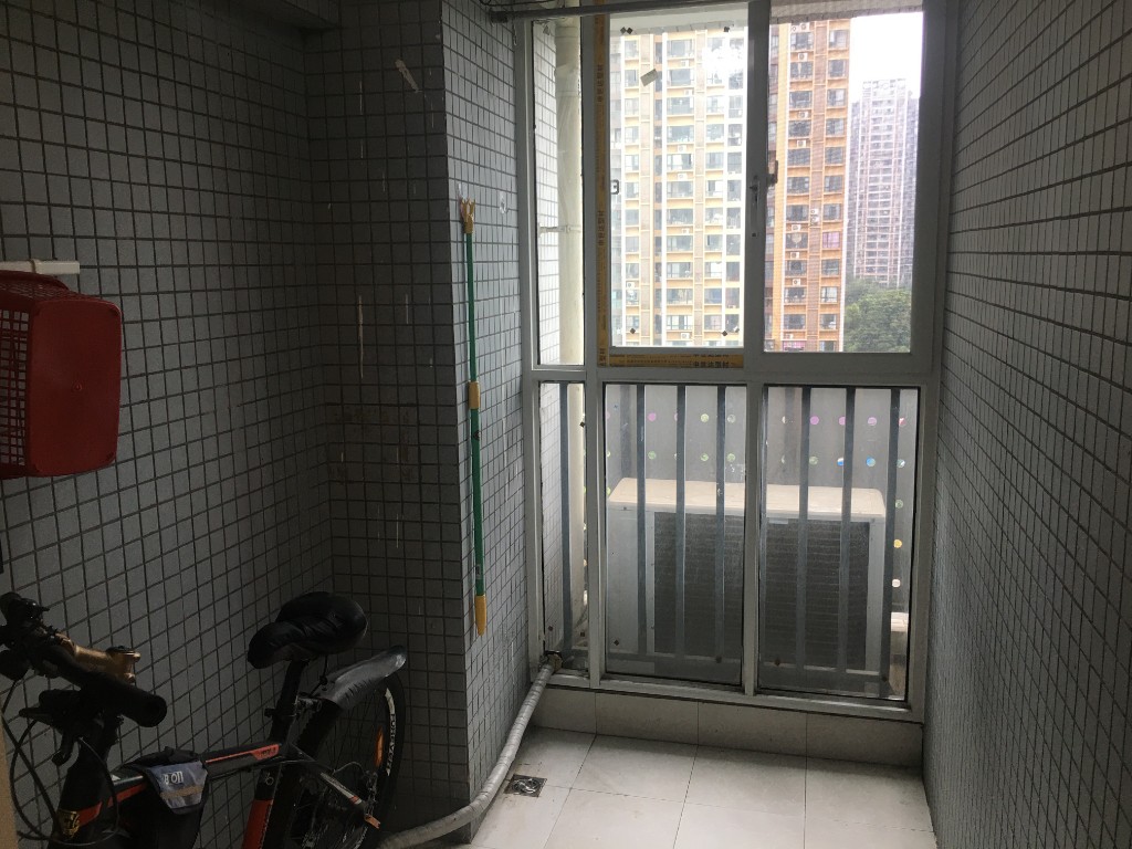 左右小区  2室1厅1卫   2000.00元/月室内图