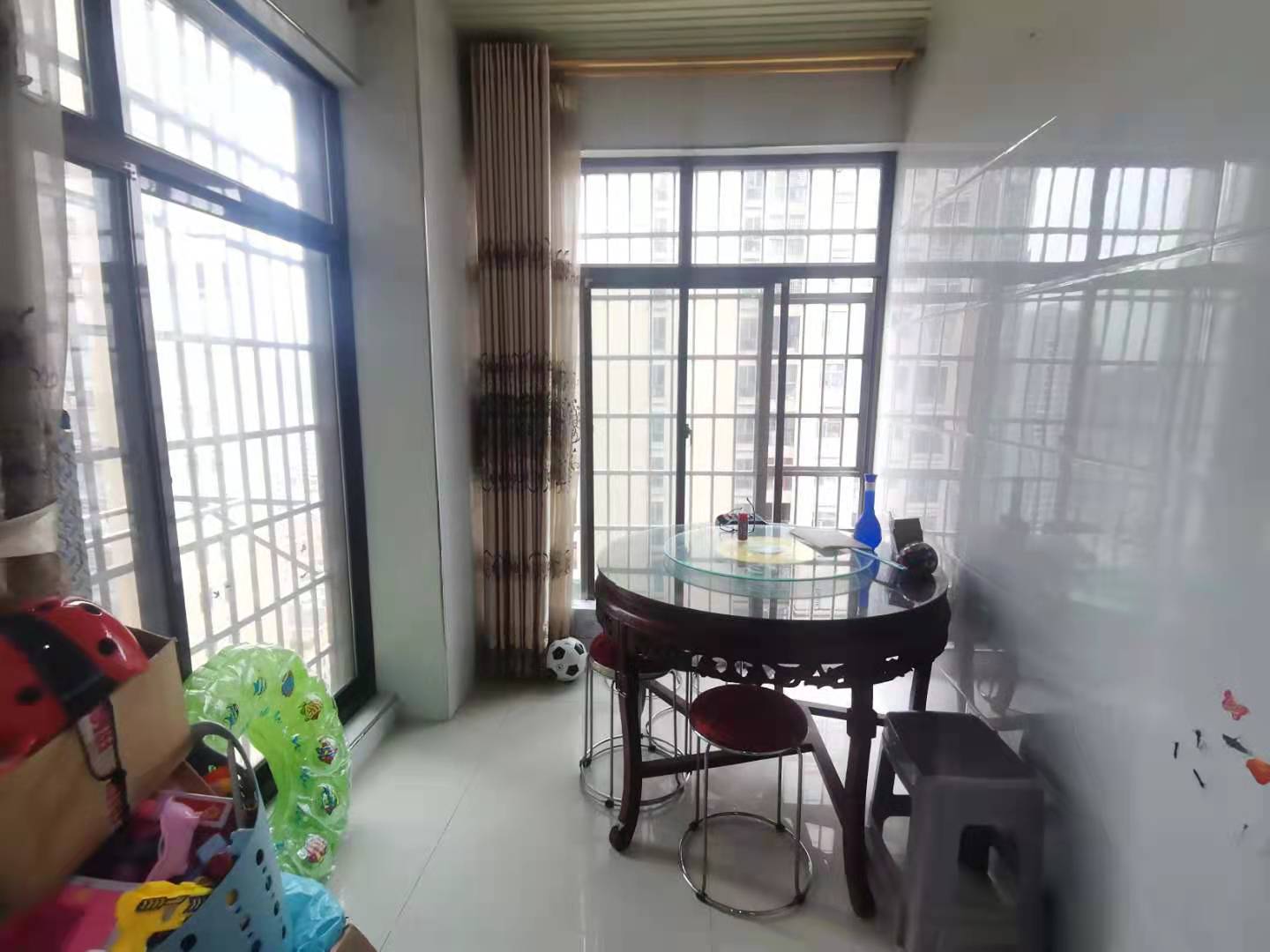 天地人和 3室2厅2卫 85.0万 天地人和 3室2厅2卫 85.0万客厅