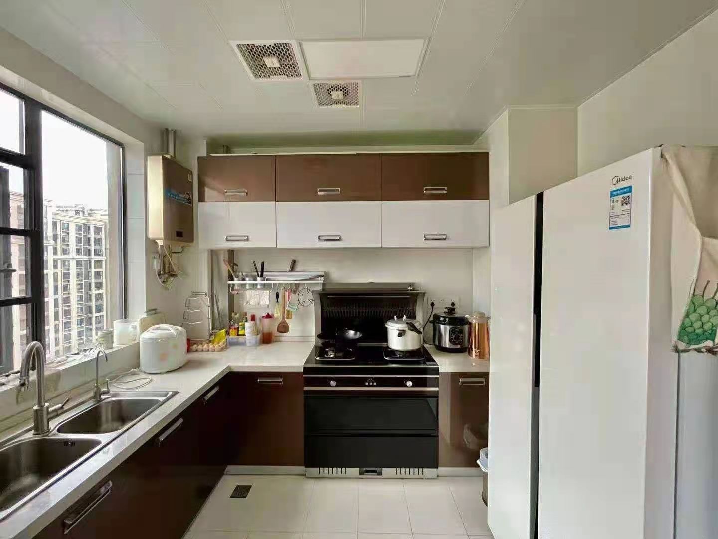 山水洲城华晨第一城 3室2厅2卫 118.8万 山水洲城华晨第一城 3室2厅2卫 118.8万客厅