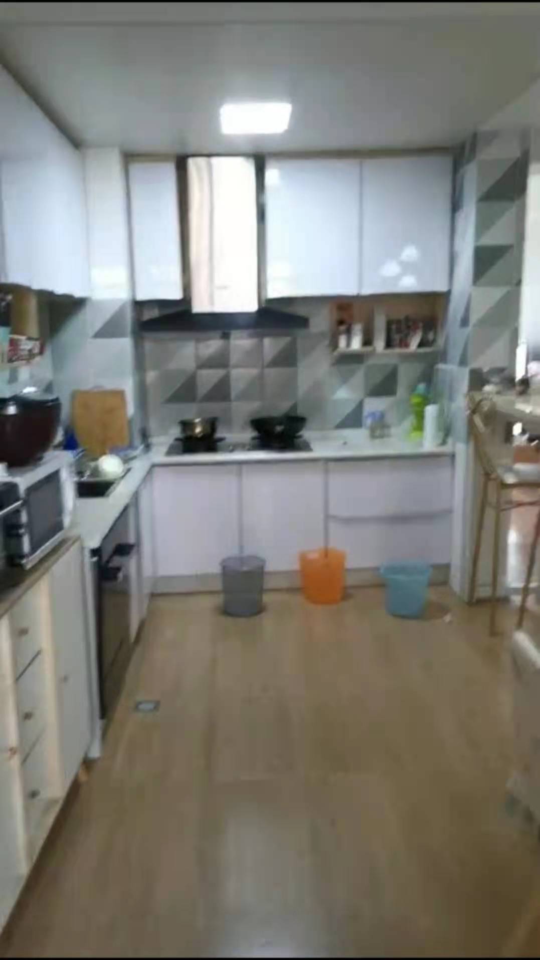 南湖半岛 3室2厅2卫 3500.0元/月 南湖半岛 3室2厅2卫 3500.0元/月室内图