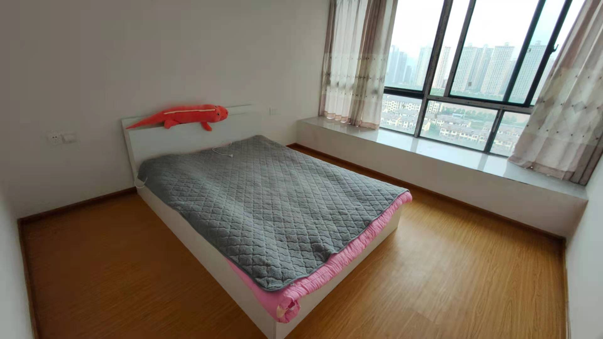 雅士林欣城  3室2厅1卫   2300.00元/月室内图