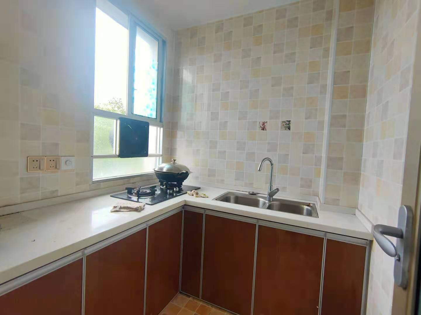 荷叶三村 2室1厅1卫 1100.0元/月 荷叶三村 2室1厅1卫 1100.0元/月户型图