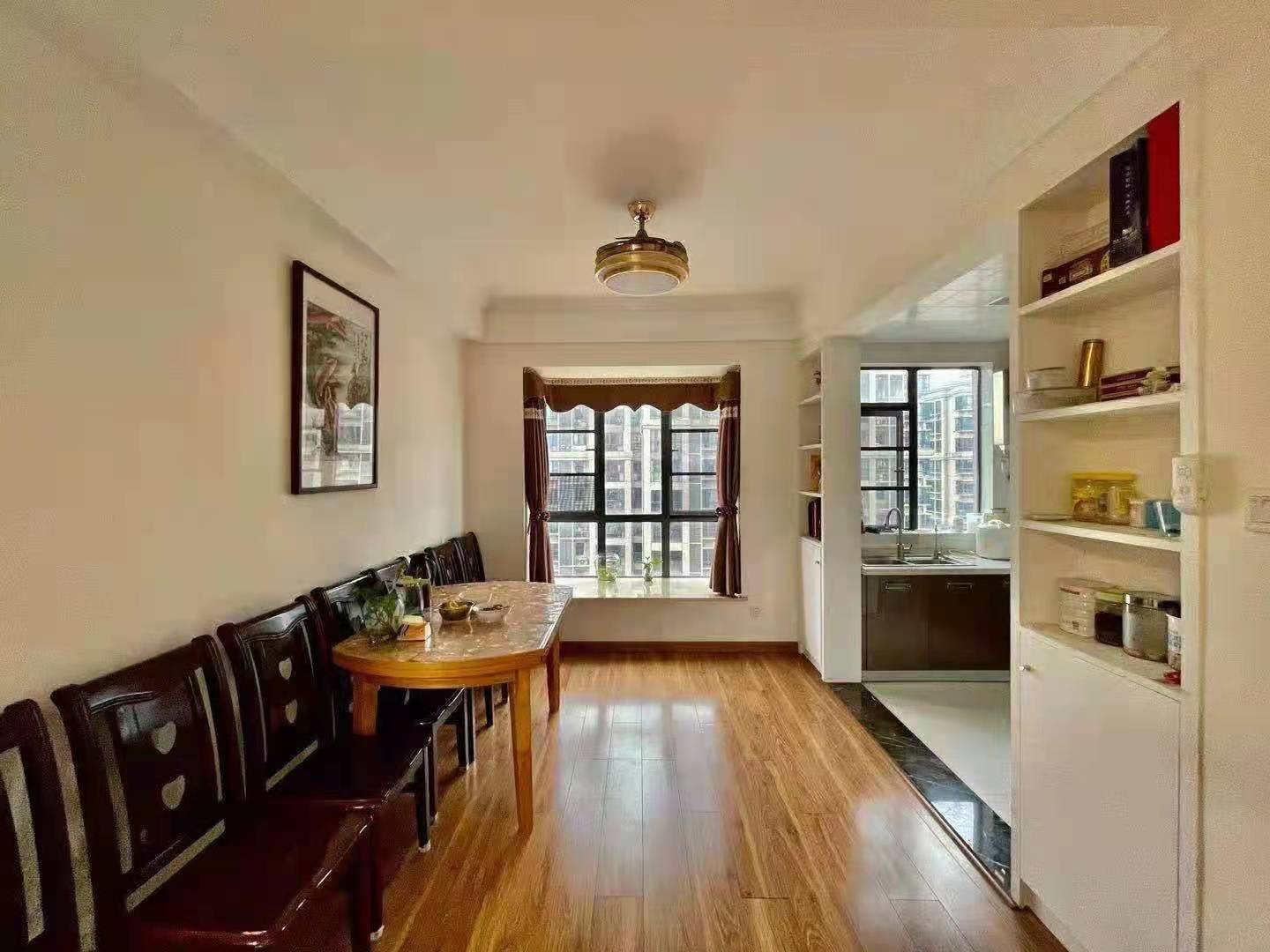 山水洲城华晨第一城 3室2厅2卫 118.8万 山水洲城华晨第一城 3室2厅2卫 118.8万客厅