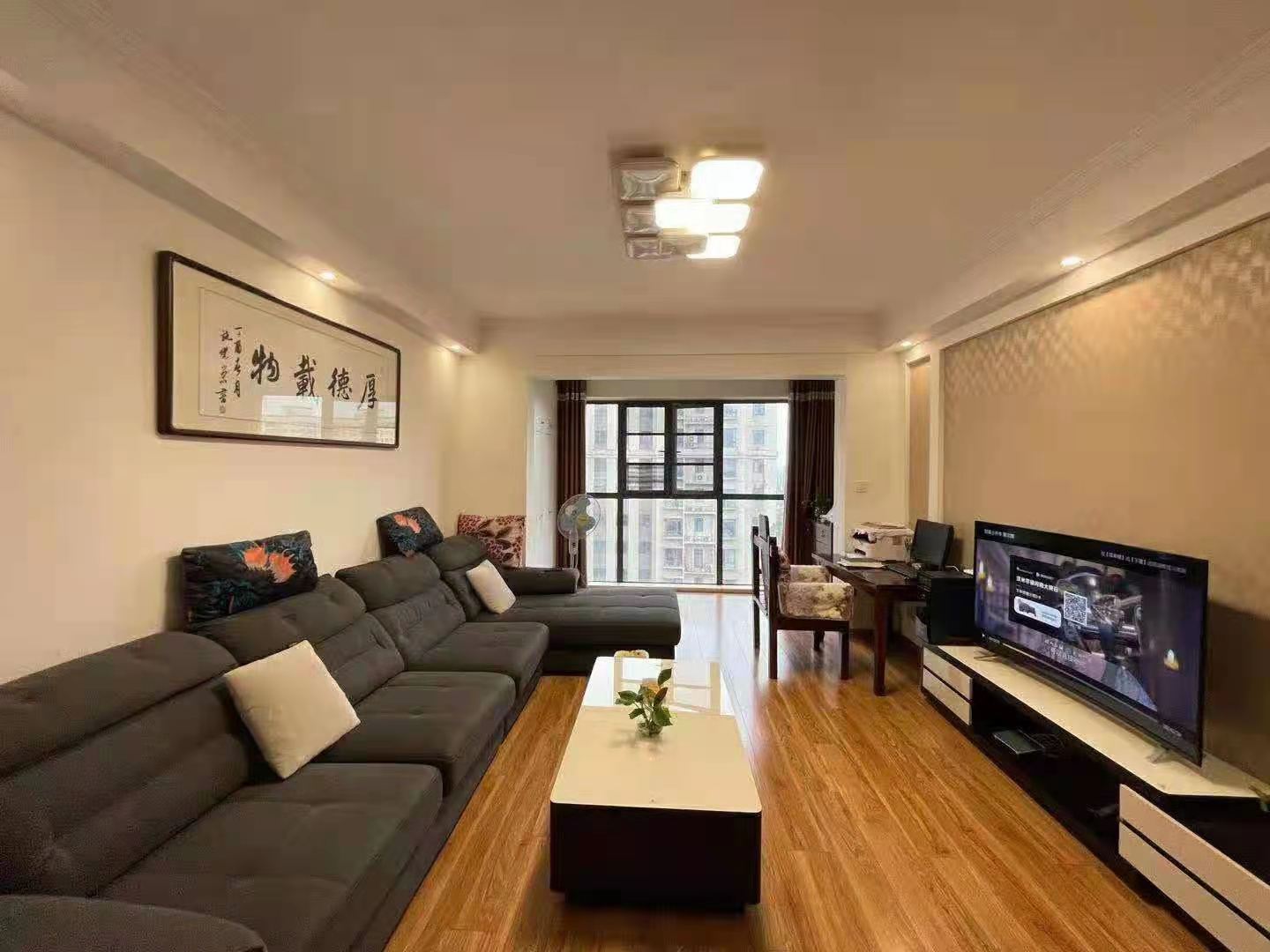 山水洲城华晨第一城 3室2厅2卫 118.8万 山水洲城华晨第一城 3室2厅2卫 118.8万客厅