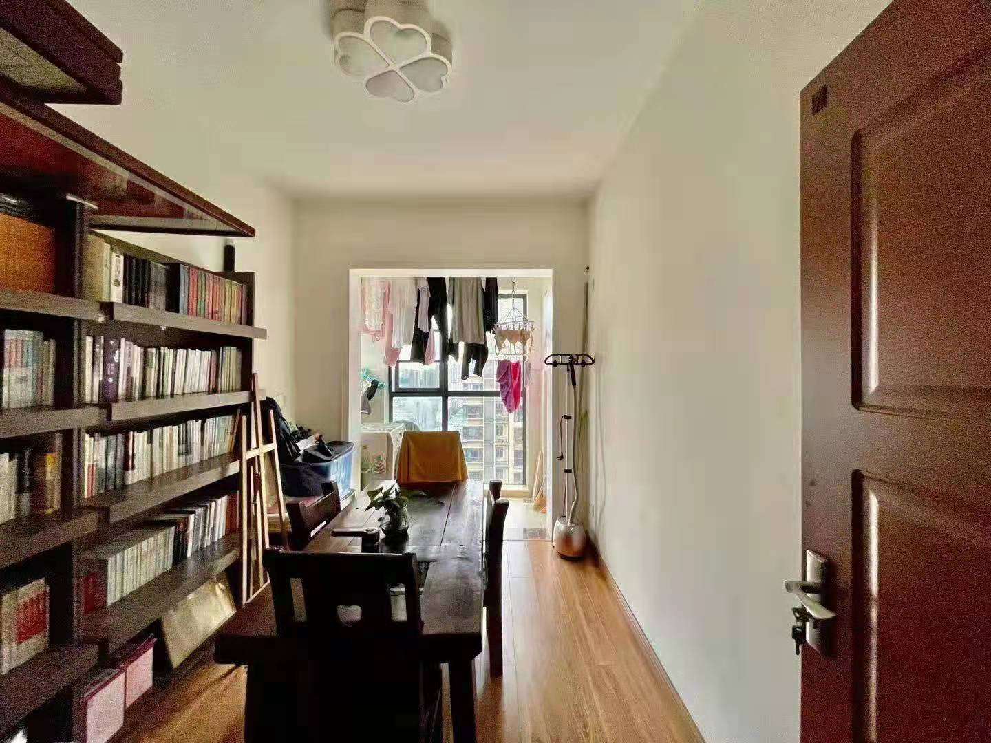 山水洲城华晨第一城 3室2厅2卫 118.8万 山水洲城华晨第一城 3室2厅2卫 118.8万客厅