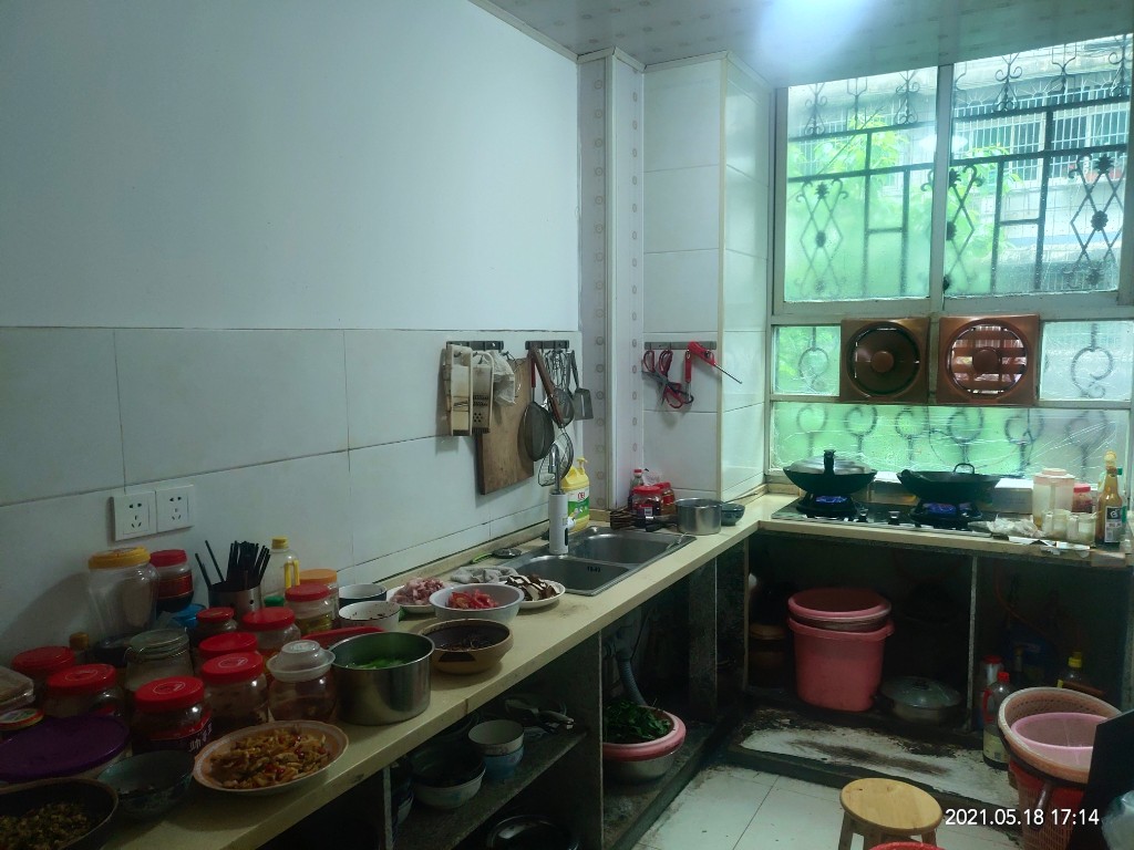 金桃苑小区 4室2厅1卫 55.8万 金桃苑小区 4室2厅1卫 55.8万客厅