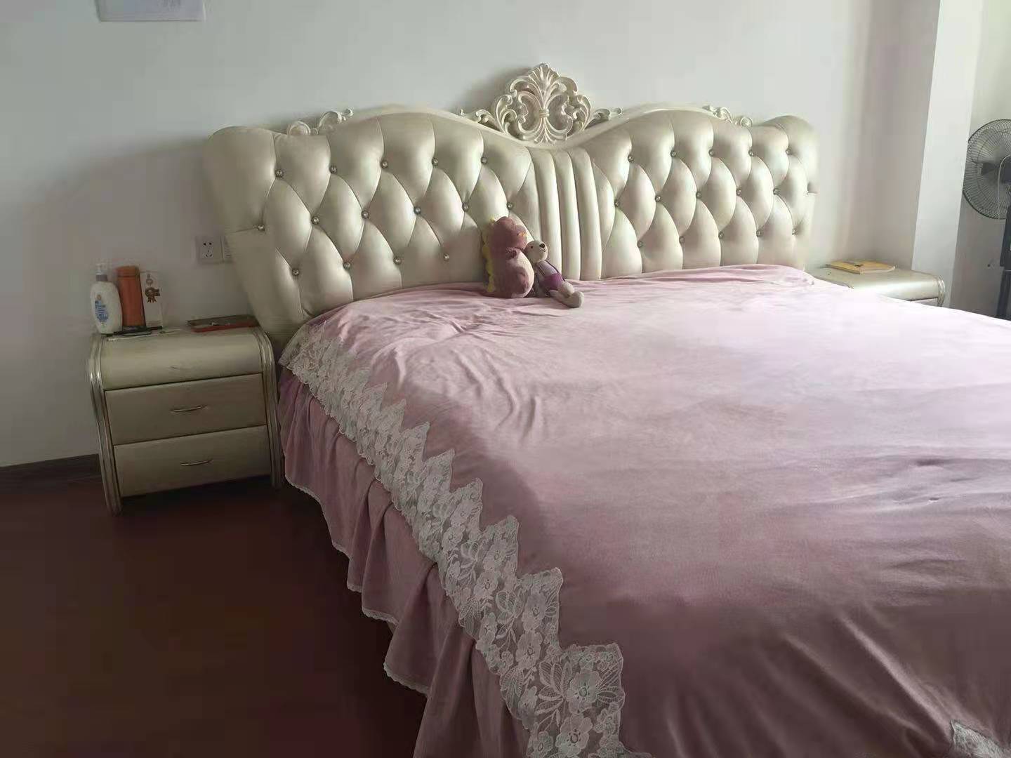 万城国际 3室2厅2卫 71.0万 万城国际 3室2厅2卫 71.0万客厅