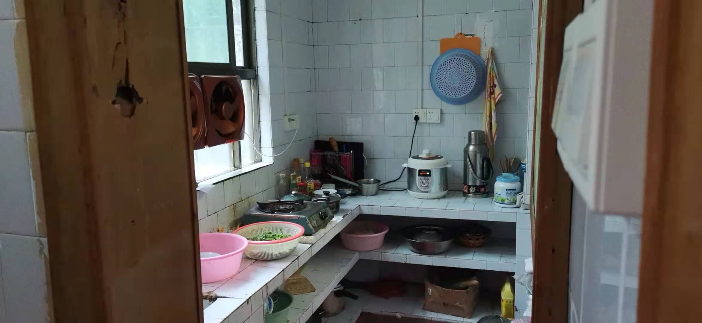 电力局家属楼  3室2厅1卫    60.0万 电力局家属楼  3室2厅1卫    60.0万厨房