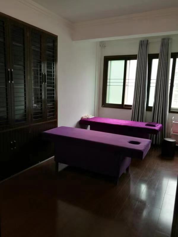 新荷家园 3室2厅1卫 72.8万 新荷家园 3室2厅1卫 72.8万客厅