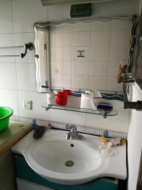 新荷家园 3室2厅1卫 72.8万 新荷家园 3室2厅1卫 72.8万客厅