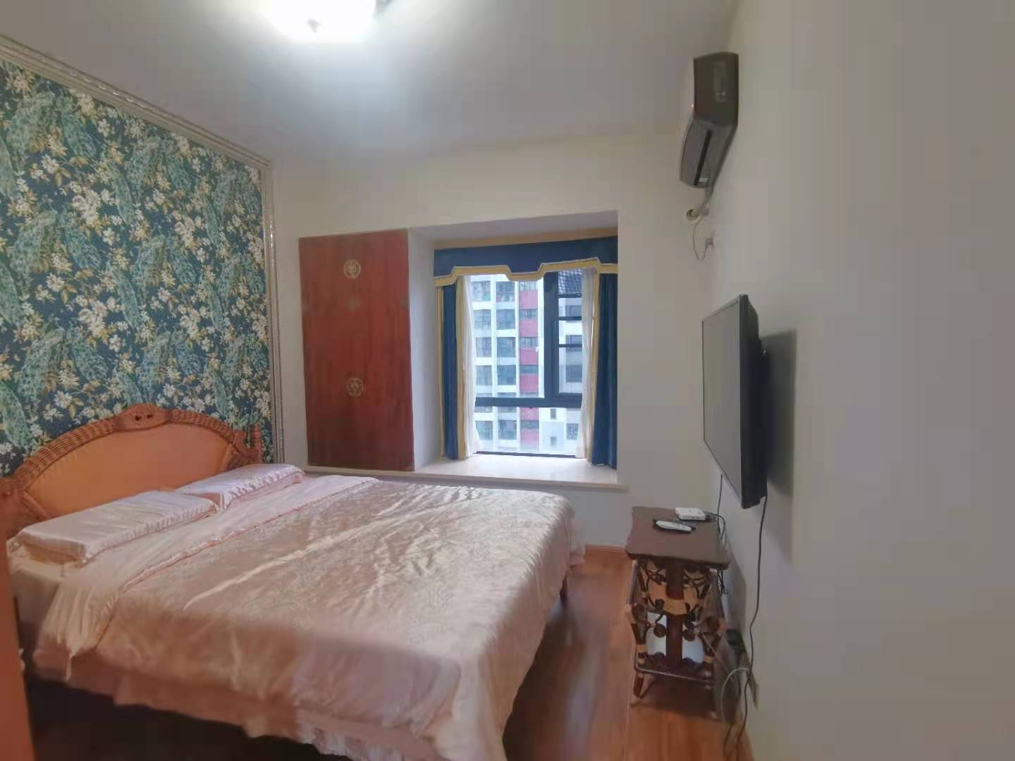 阳光100大湖第 3室2厅1卫 160.0万 阳光100大湖第 3室2厅1卫 160.0万客厅