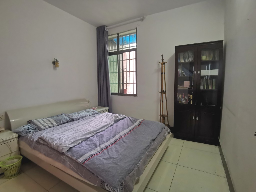 梓山苑小区 2室1厅1卫 45.8万 梓山苑小区 2室1厅1卫 45.8万客厅