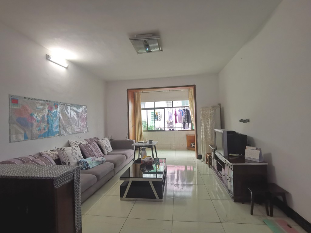 梓山苑小区 2室1厅1卫 45.8万 梓山苑小区 2室1厅1卫 45.8万客厅