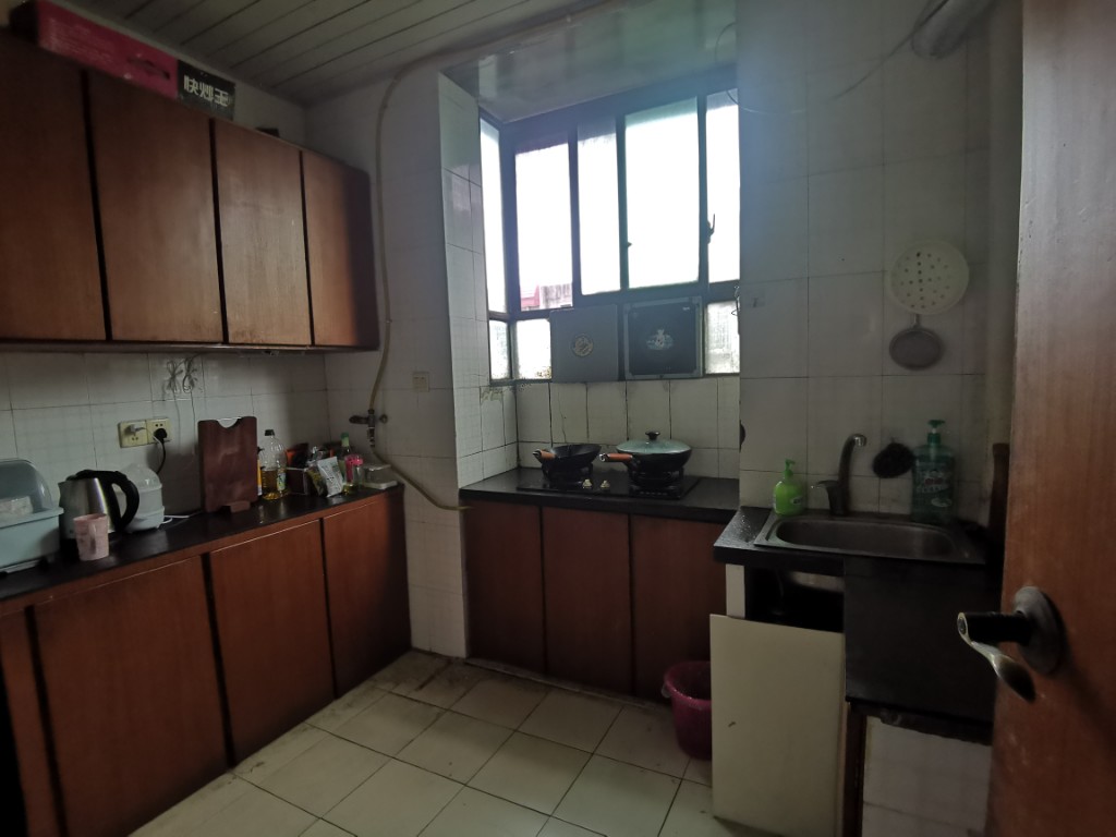 梓山苑小区 2室1厅1卫 45.8万 梓山苑小区 2室1厅1卫 45.8万客厅