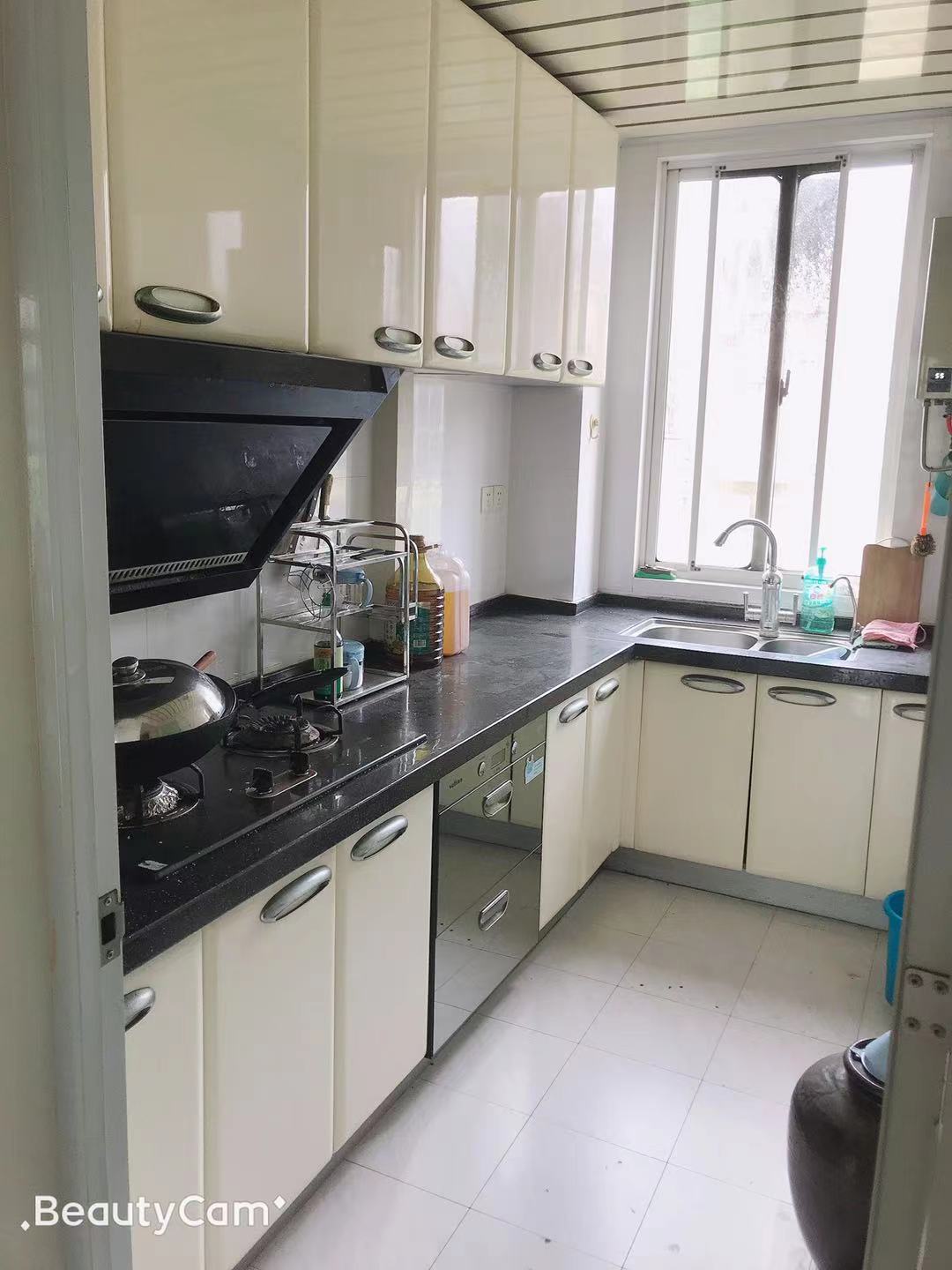 玫瑰名城百合苑  3室2厅2卫    1800.0元/月 玫瑰名城百合苑  3室2厅2卫    1800.0元/月室内图