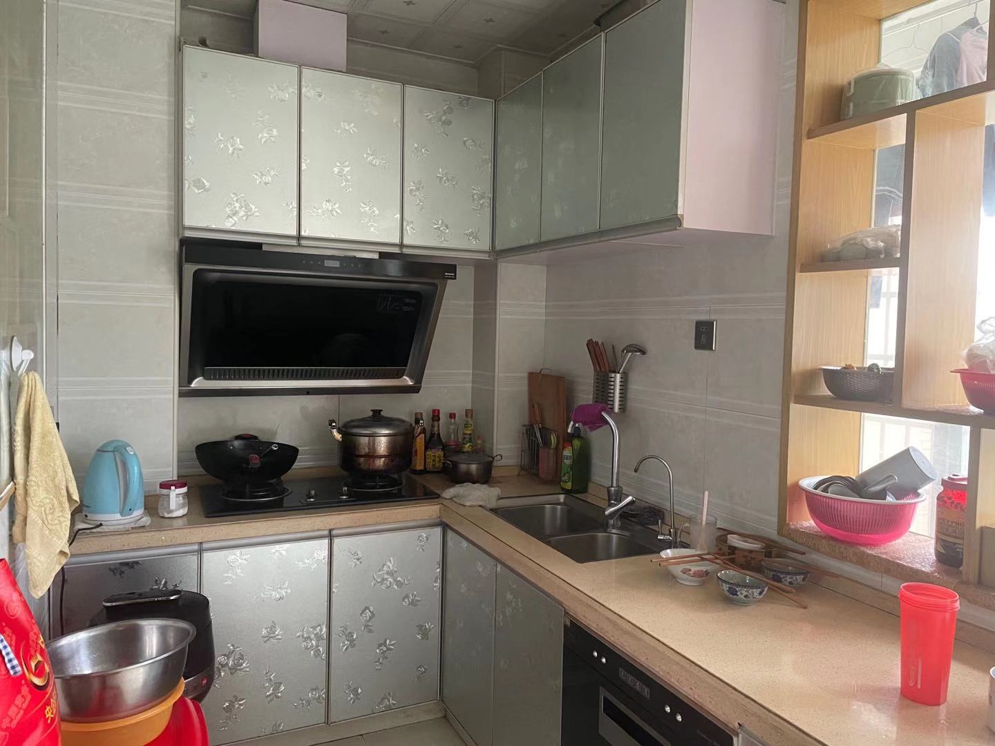 株山国际世家  3室2厅2卫    2600.0元/月 株山国际世家  3室2厅2卫    2600.0元/月室内图