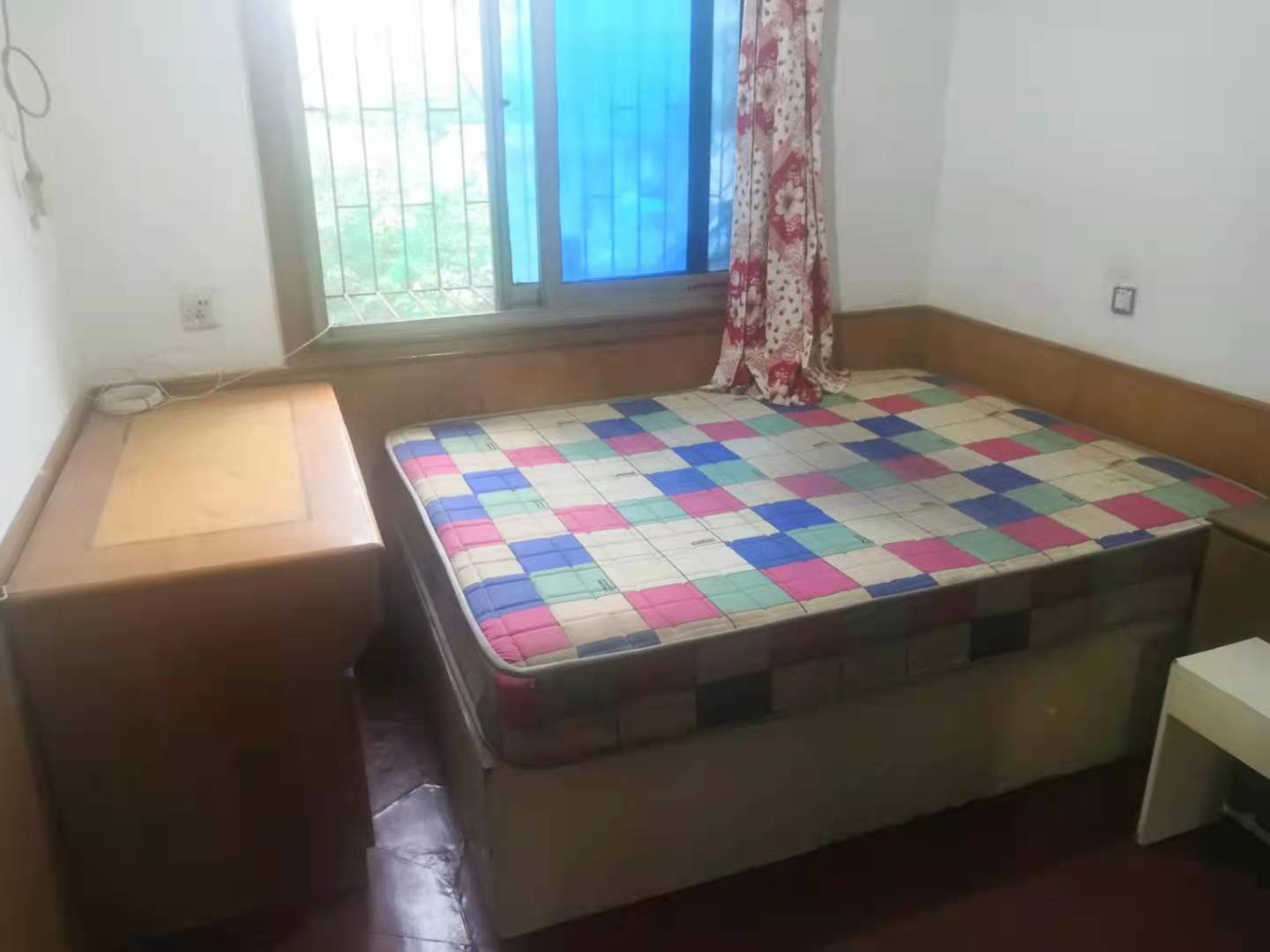 龙泉路散盘  2室1厅1卫    800.0元/月 龙泉路散盘  2室1厅1卫    800.0元/月室内图