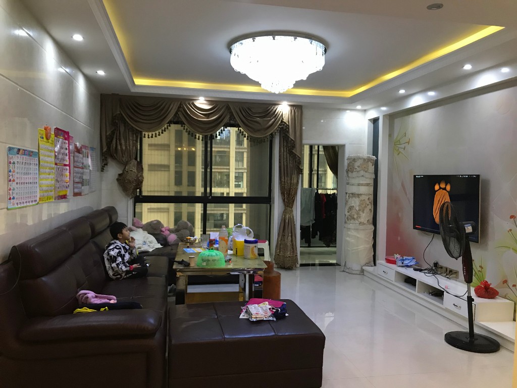 檀香山  4室2厅2卫    150.0万 檀香山  4室2厅2卫    150.0万客厅