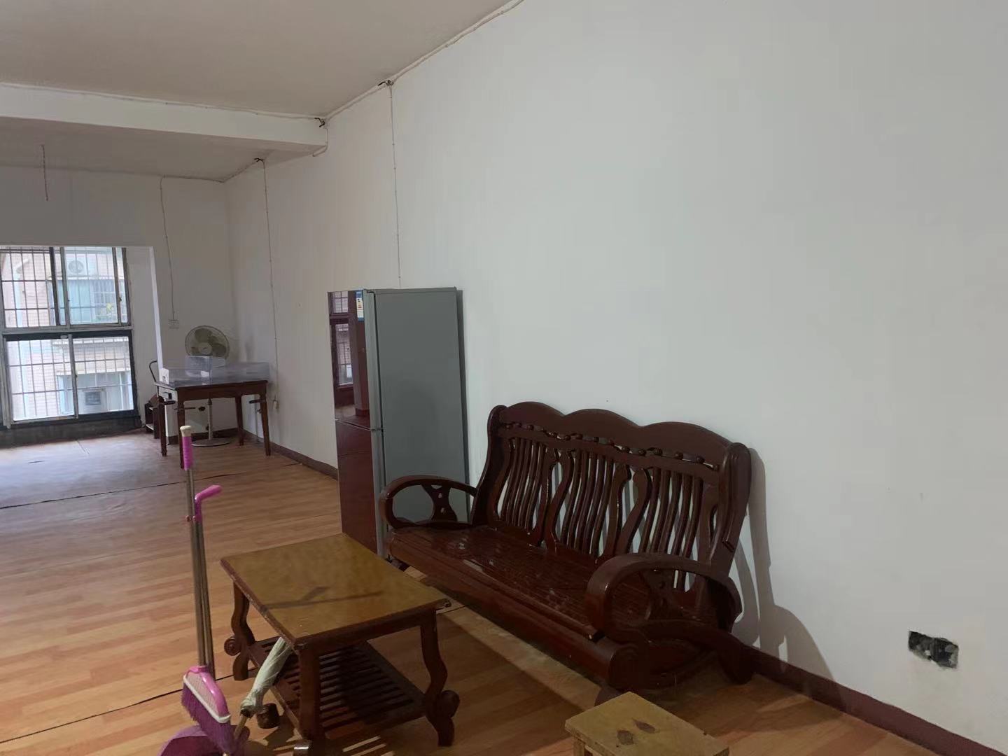 欣文花苑  3室2厅1卫    1200.0元/月 欣文花苑  3室2厅1卫    1200.0元/月室内图