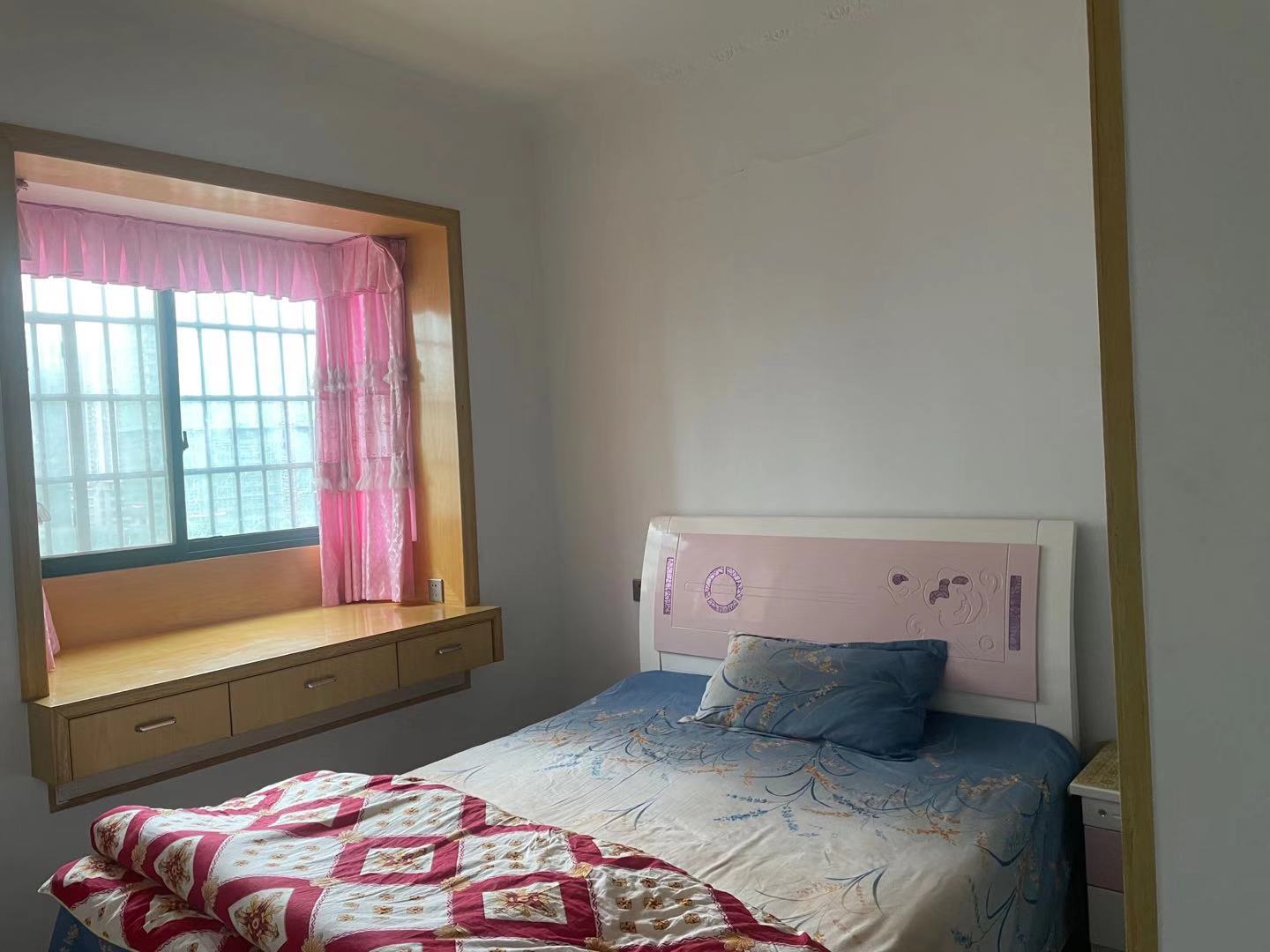 株山国际世家  3室2厅2卫    2600.0元/月 株山国际世家  3室2厅2卫    2600.0元/月室内图