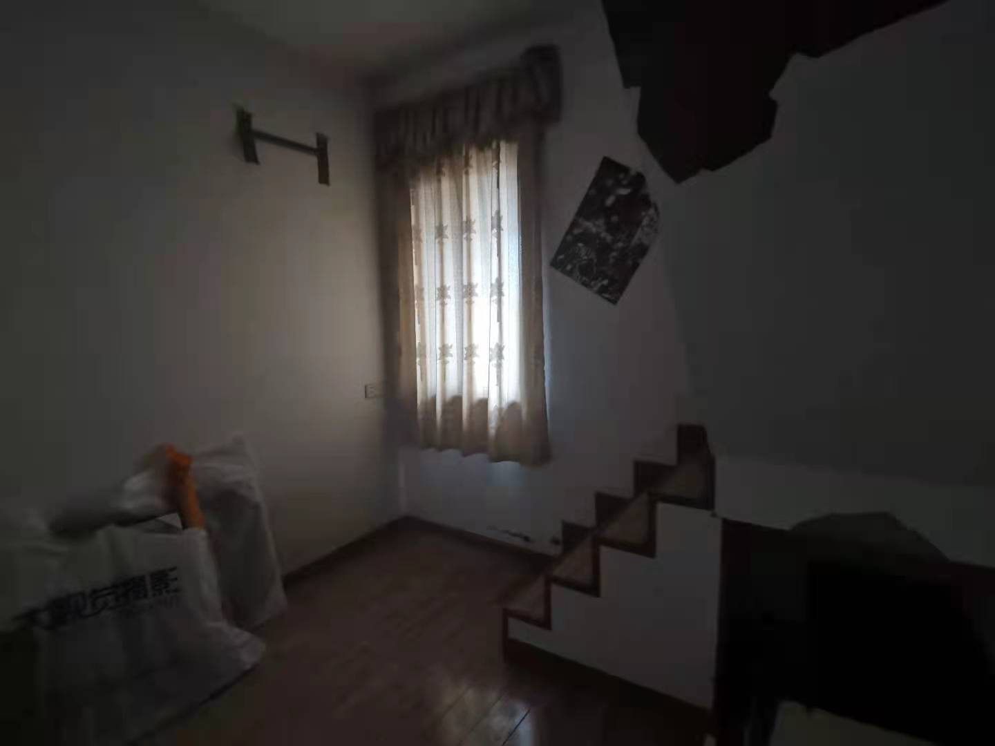 石塘冲 3室2厅1卫 1500.0元/月 石塘冲 3室2厅1卫 1500.0元/月室内图