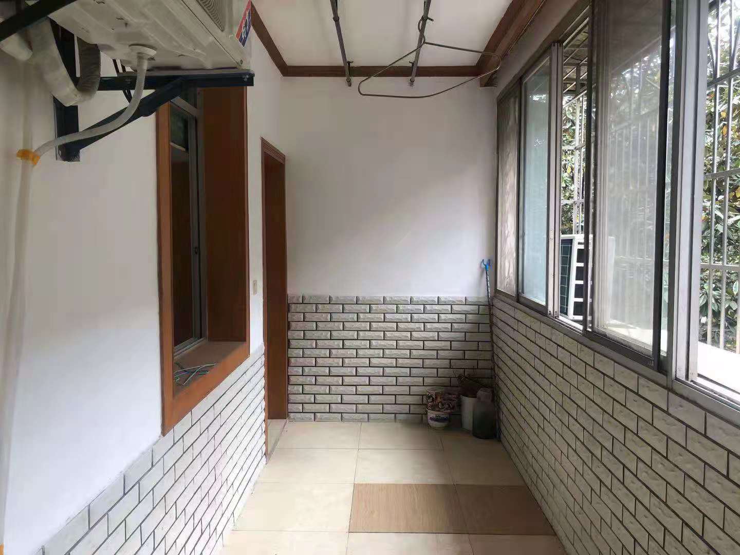 马良小区 3室2厅2卫 48.8万 马良小区 3室2厅2卫 48.8万阳台