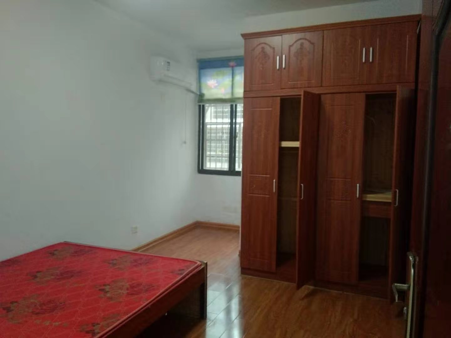 龙凤花园 4室2厅2卫 2000.0元/月 龙凤花园 4室2厅2卫 2000.0元/月室内图