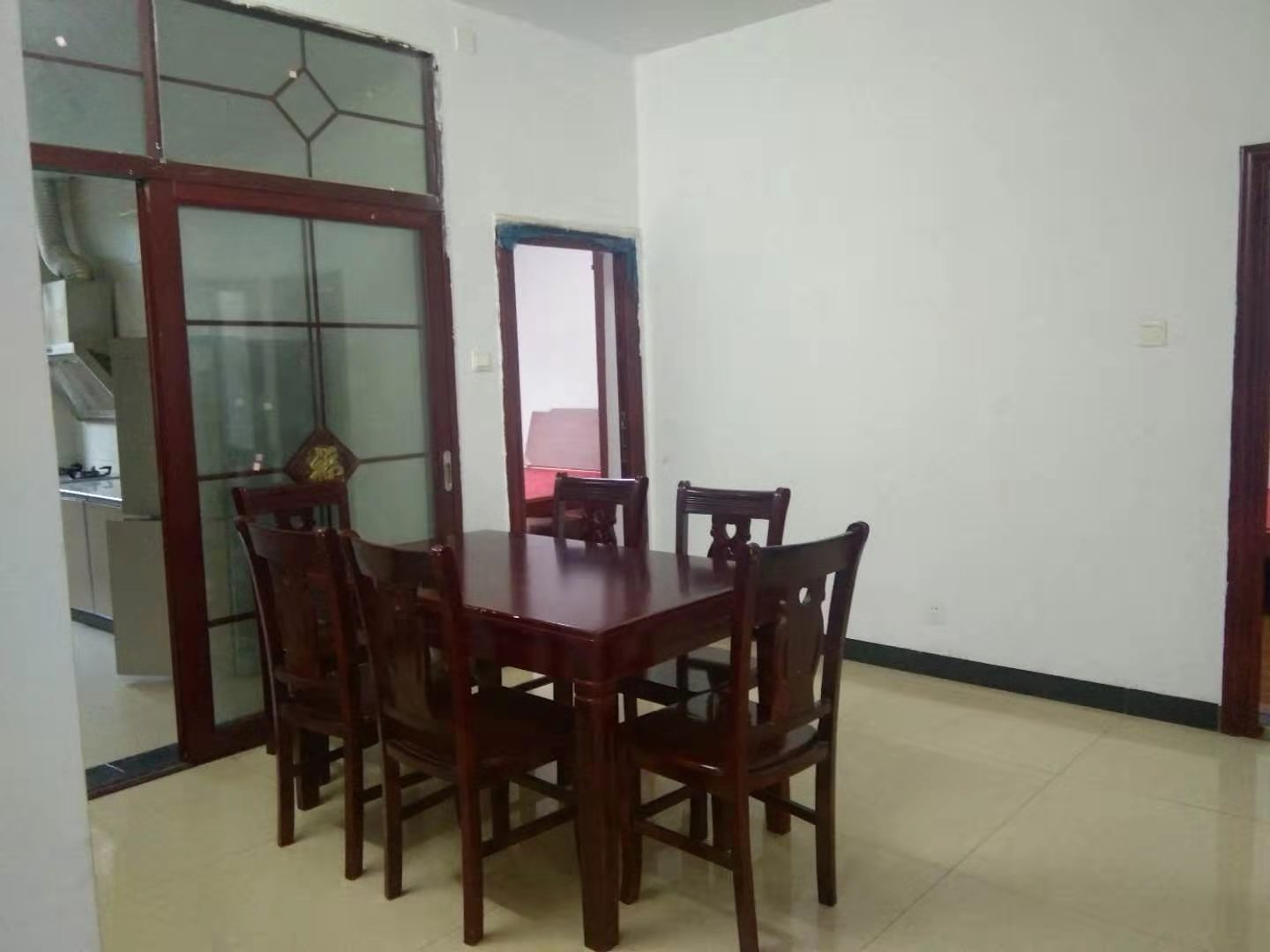 龙凤花园 4室2厅2卫 2000.0元/月 龙凤花园 4室2厅2卫 2000.0元/月室内图